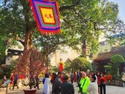 Văn minh đi chùa thay đổi tích cực nhưng việc lễ bái cầu xin bị quá đà?