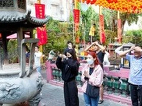 Đi chùa, lễ hội đừng nặng cầu xin