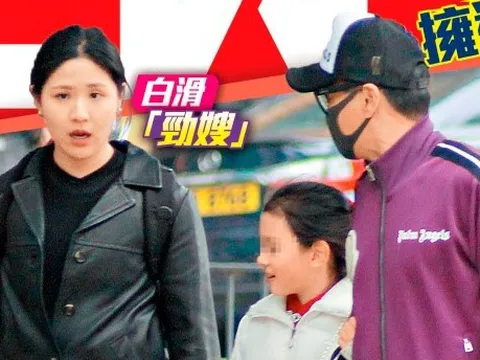 'Triển Chiêu' Hà Gia Kính lần đầu xuất hiện cùng vợ con