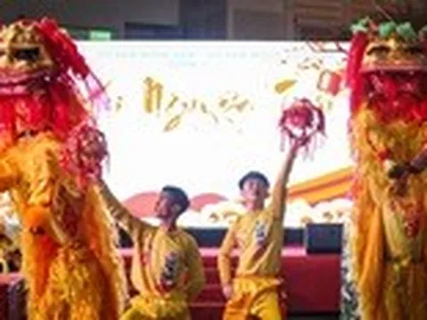 Tưng bừng lễ hội Nguyên tiêu ở quận 11