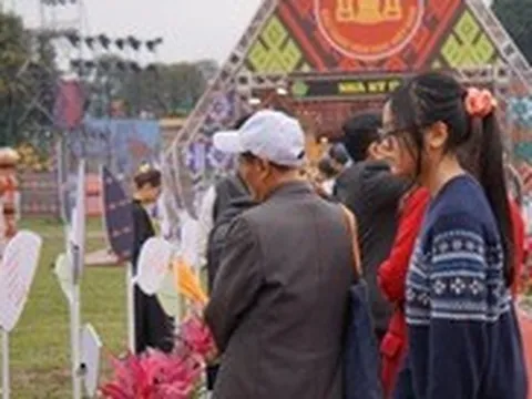 Nhân dân có còn cần thơ không?