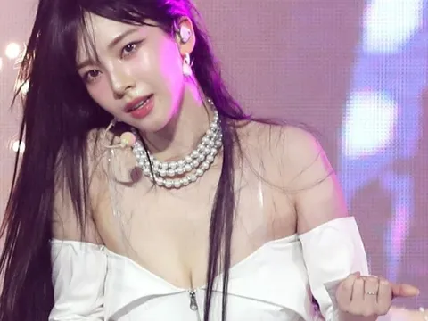 Ảnh hẹn hò giữa đêm của nữ ca sĩ nổi tiếng