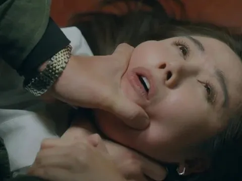 Cảnh nóng thừa và câu đùa thô của Mạnh Trường trong 'Chúng ta của 8 năm sau'