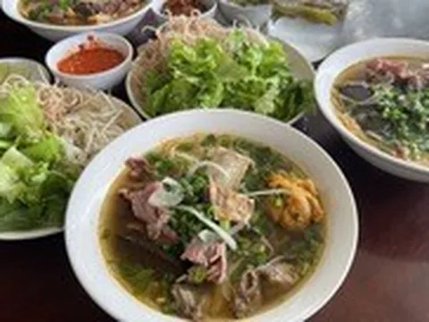 Một ngày ở Huế mình sẽ ăn gì từ sáng, trưa, tối và đến khuya?