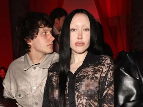 Em gái Miley Cyrus giữa ồn ào từ mặt mẹ