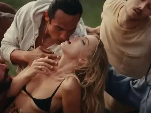 Cảnh nóng có làm lu mờ diễn xuất?