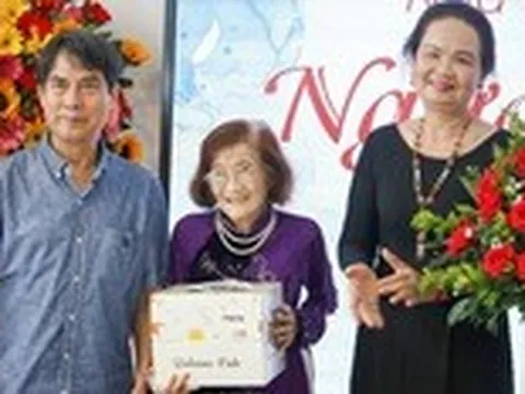 Nhà giáo Phạm Như Vân 85 tuổi vẫn thương thơ mến văn