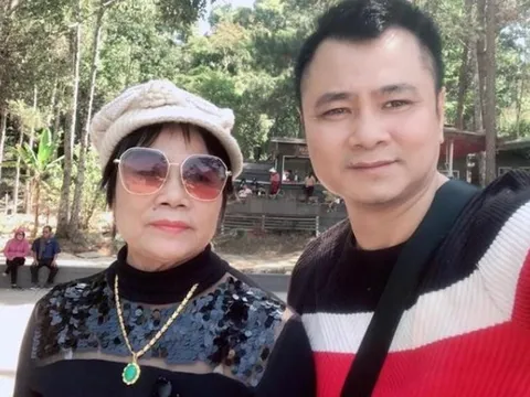 Showbiz 5/3: NSND Tự Long nói gì khi mẹ ruột được phong tặng NSƯT?