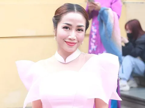 Ốc Thanh Vân từ Australia về nước nhận danh hiệu Nghệ sĩ Ưu tú