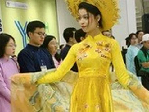 Nếu yêu áo dài, hãy chọn áo dài trong cả cuộc sống hằng ngày