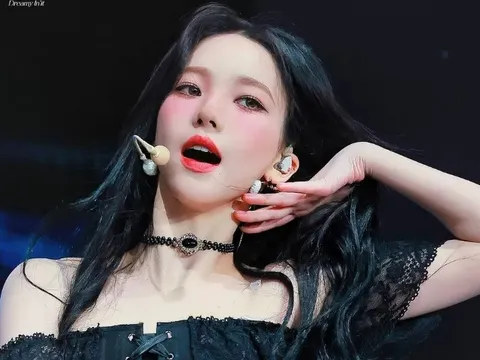 Cái giá cho việc kinh doanh thần tượng