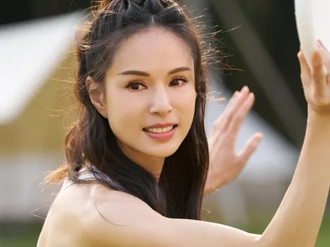 Lý Nhược Đồng khoe nhan sắc 11 năm không thay đổi