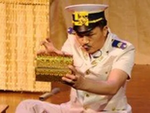 Đại Nghĩa quảng cáo hòm ra sao mà bị rượt đánh