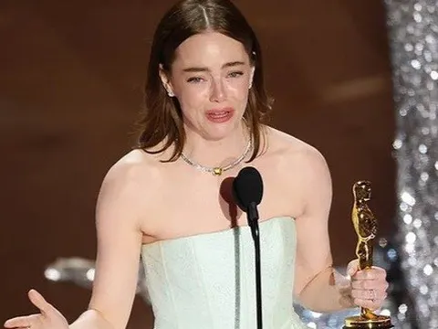 Sự kinh ngạc của Emma Stone ở tuổi 35