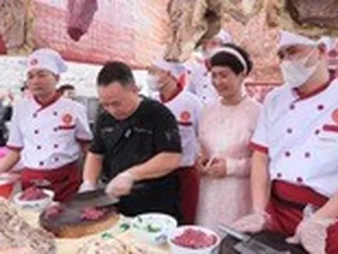 Nghệ nhân phở Vân Cù, Nam Định nấu nồi phở khổng lồ