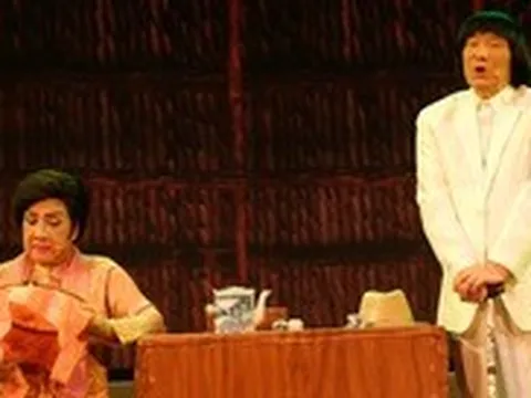 Minh Vương giận lẫy Lệ Thủy trên sân khấu