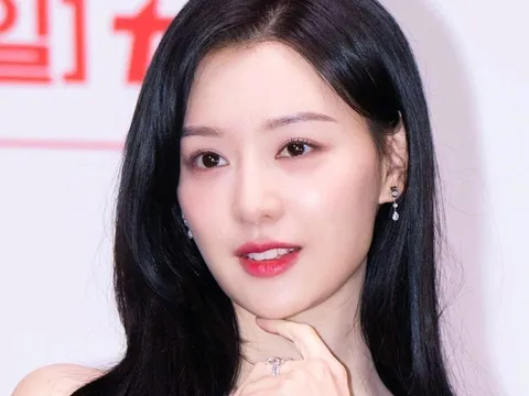 Nhan sắc Kim Ji Won được khen phẫu thuật thẩm mỹ cũng không đẹp bằng