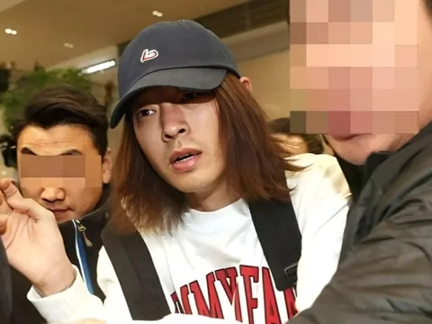 Ca sĩ cầm đầu phòng chat tình dục ra tù