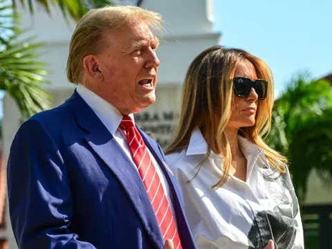 Bà Melania hiếm hoi xuất hiện cùng ông Trump