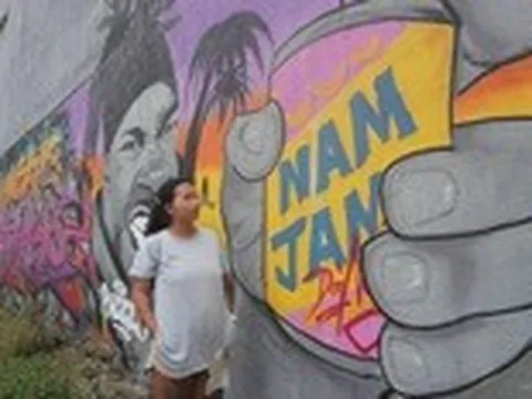 Họa sĩ vẽ graffiti trên tường nhà dân, phường xử phạt 2 triệu đồng, bắt xóa