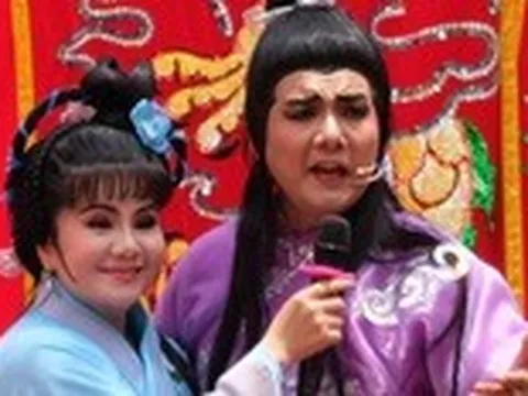 Nghe ca cải lương tuồng cổ đã đời ở đình Cầu Quan nhân lễ Kỳ yên