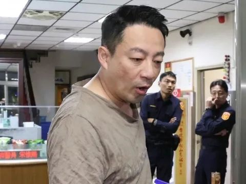 Uông Tiểu Phi làm loạn sở cảnh sát, tố Từ Hy Viên dùng ma túy nhiều năm