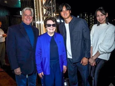 Người vợ bình thường của siêu sao bóng chày Nhật Bản khiến trái tim fan nữ 'tan nát'