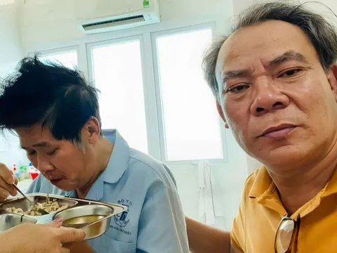 Hình ảnh Phước Sang tại bệnh viện sau cơn đột quỵ