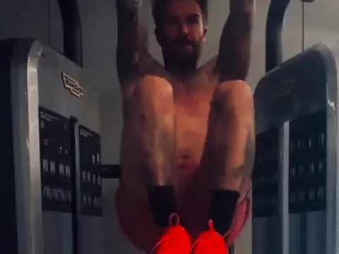 Bài tập giúp David Beckham giữ cơ bụng sáu múi ở tuổi 48