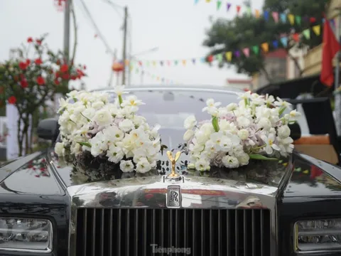 Quang Hải dùng xe 16 tỷ đồng đón cô dâu Chu Thanh Huyền