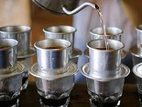 Michelin Guide gọi cà phê cốt dừa là giao hưởng nhiệt đới, cà phê trứng là tuyệt tác Hà Nội