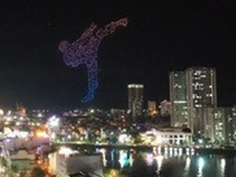 Ngất ngây với drone và pháo hoa rực rỡ đêm bế mạc Amazing Binh Dinh