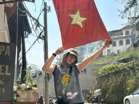 Ngôi sao Hàn Quốc khoe ảnh ở Sa Pa sau khi ăn phở, uống bia vỉa hè Hà Nội