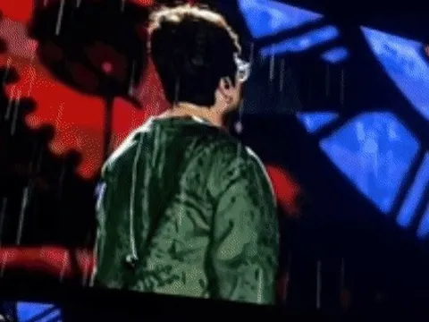 Đêm nhạc ở Hà Nội vỡ trận, hàng nghìn khán giả chạy mưa