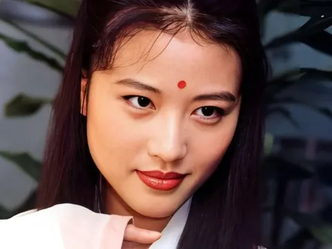 Bia mộ Châu Hải My khắc hình Chu Chỉ Nhược