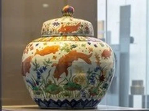 Bình đựng rượu Hoàng gia Trung Quốc cổ vừa bị đánh cắp