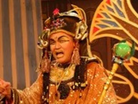 Đại Nghĩa quậy trong Ngày xửa ngày xưa, vé tháng 5 ở Idecaf chỉ còn một ít trên lầu