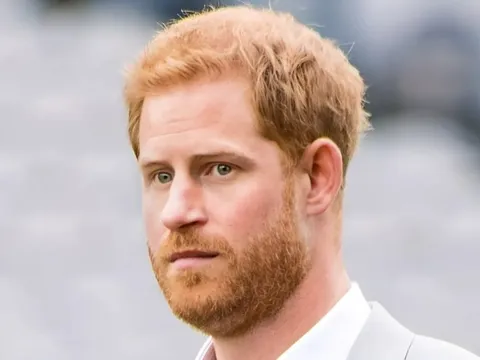 Harry sau quyết định mang tính tự hủy với Hoàng gia Anh