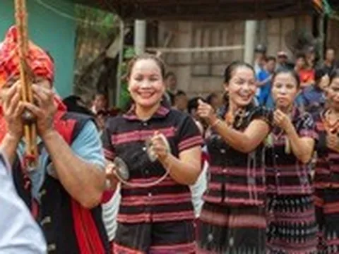 Lễ Ariêu Piing huyền bí: Đưa người chết từ rừng ma về nhà mồ