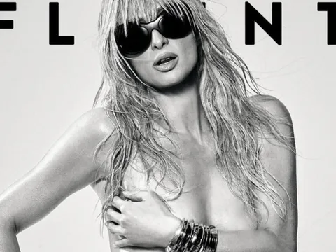 Paris Hilton khỏa thân ở tuổi 43