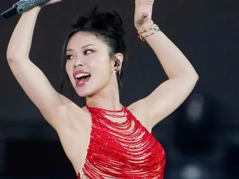 Chị đẹp ngã từ độ cao 2 m