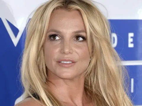 Britney Spears chỉ trích cha mẹ