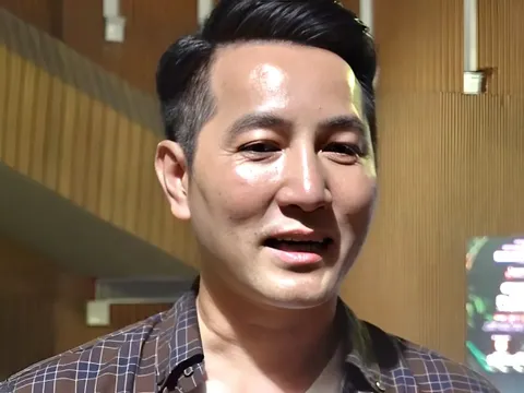 Ca sĩ Nguyễn Phi Hùng nói về giới tính, độc thân ở tuổi 47