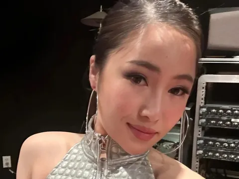 Hương Tràm về hẳn Việt Nam sống