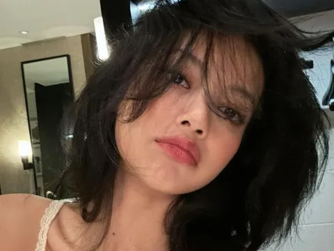 Lisa (BlackPink) gần như xác nhận yêu bạn trai tỷ phú