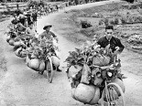 Toàn cảnh chiến dịch qua sách ảnh Điện Biên Phủ xưa và nay