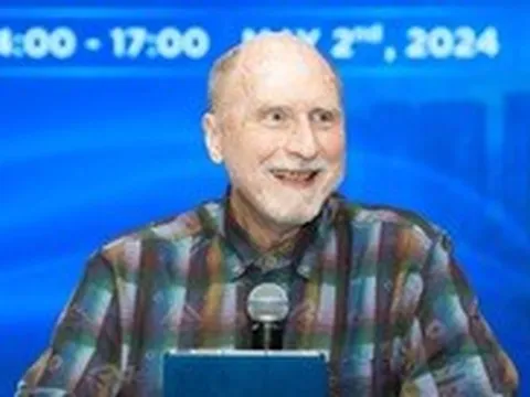 Nhà văn đoạt giải Pulitzer năm 1993: Việt Nam đã tạo nên tôi