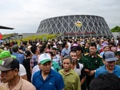 Bảo tàng Chiến thắng Điện Biên Phủ quá tải, tạm ngừng bán vé một tiếng