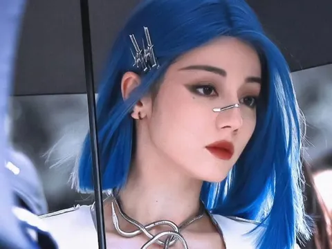 Địch Lệ Nhiệt Ba làm bùng nổ mạng xã hội