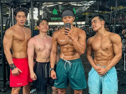 Nghĩ gì về bức ảnh nhóm tài tử cơ bắp Hàn Quốc ăn hết 25 kg xoài ở Nha Trang?